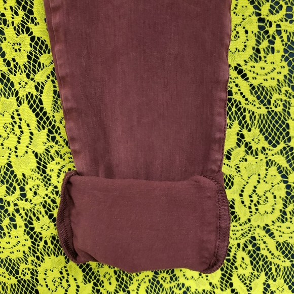 American Eagle Hi-Rise 'Super Super Stretch' Burgandy Jeggings - Picture 4 of 10